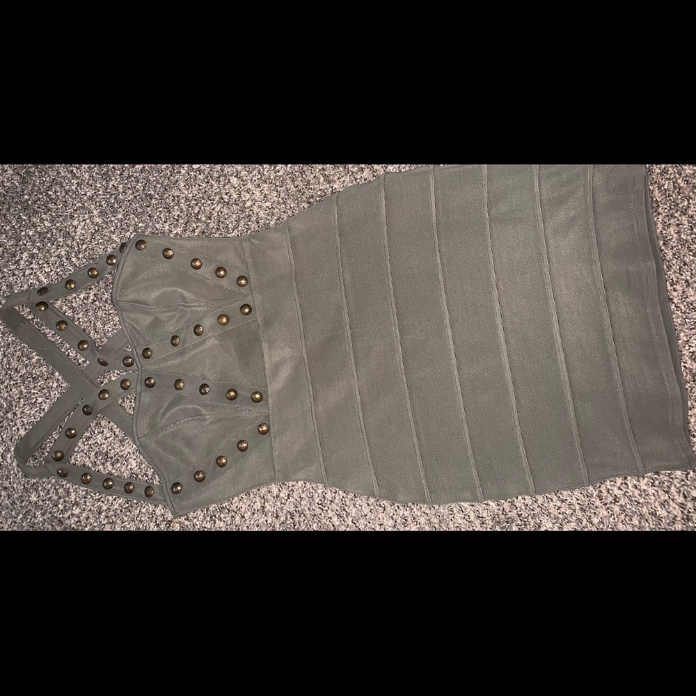 Cute green dress with brass accents, size 6 NWT